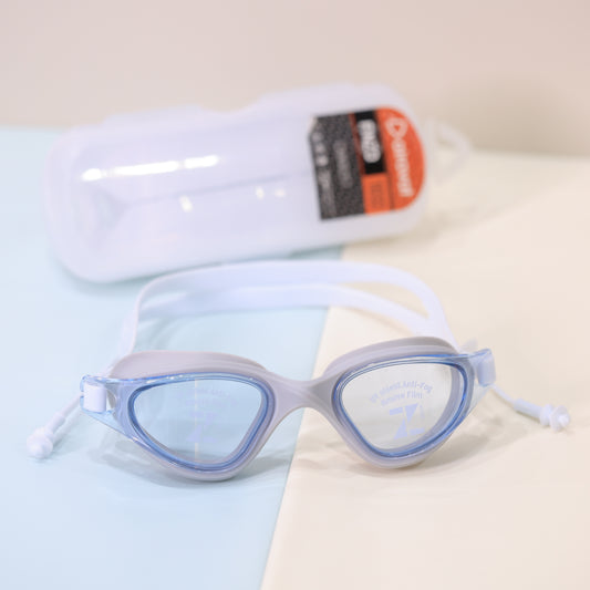 Swimming goggles with protective case