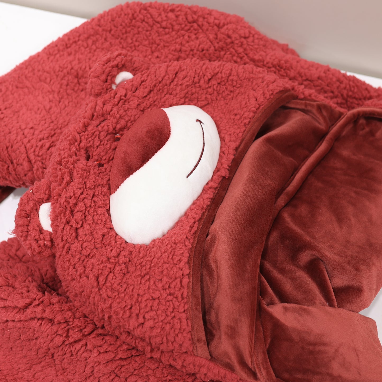 Sanrio Purr- fectly Cozy Wearable Blanket. [Lotso]