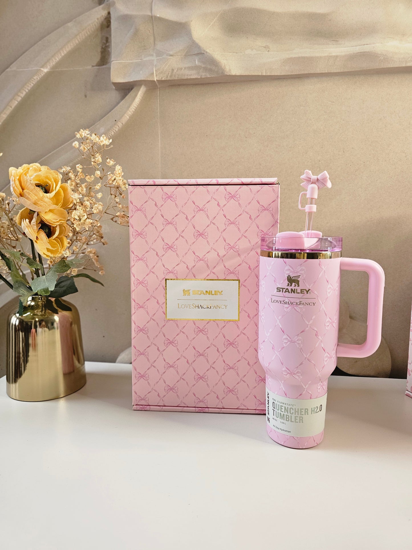 Premium Bow Edition Stanley FlowState Quencher H2.0 Tumbler 40oz (1.18L) | Limited Edition | Luxury Gift