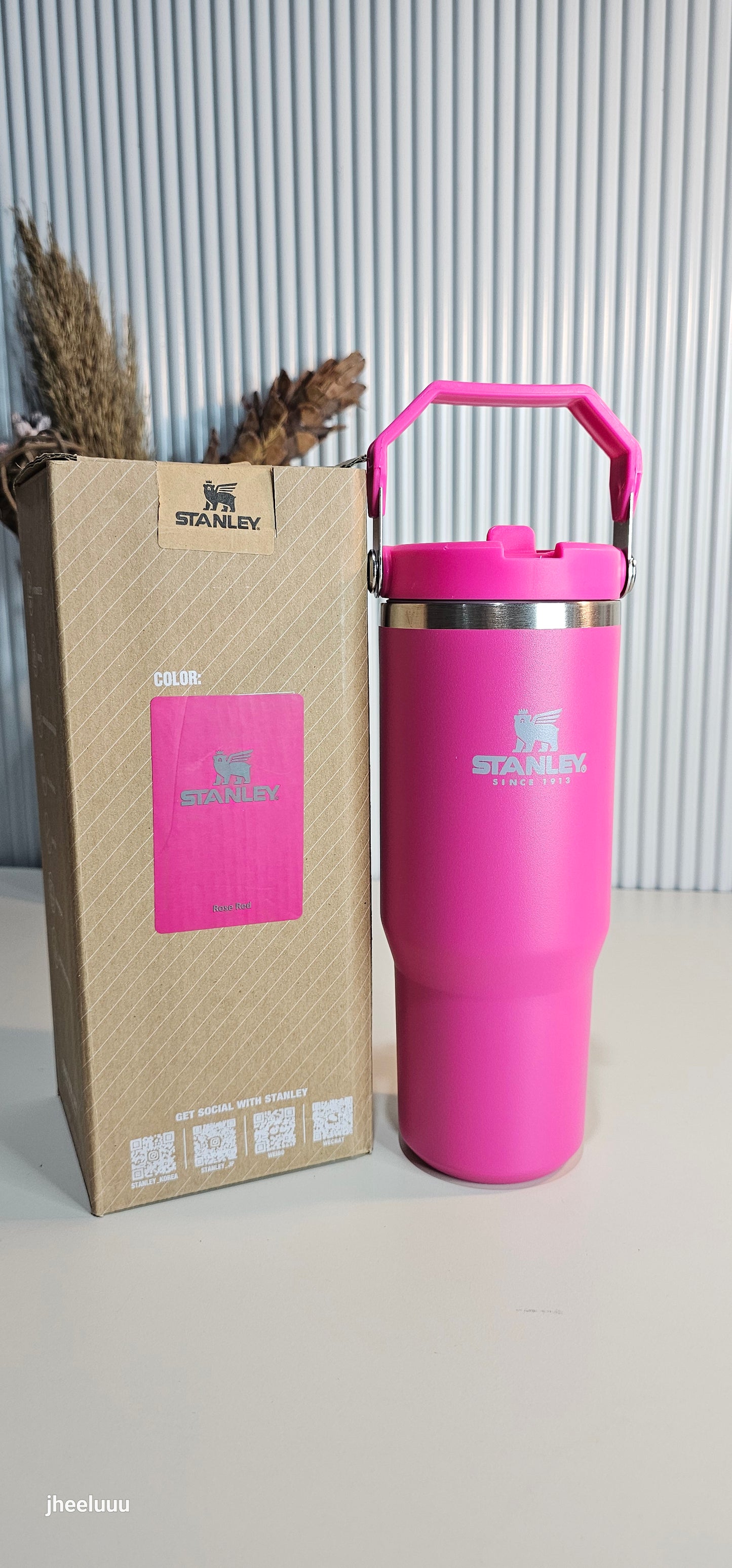 Stanley The IceFlow Flip Straw Tumbler.                                     [Rose Red] | .887ml | 30oz 881D