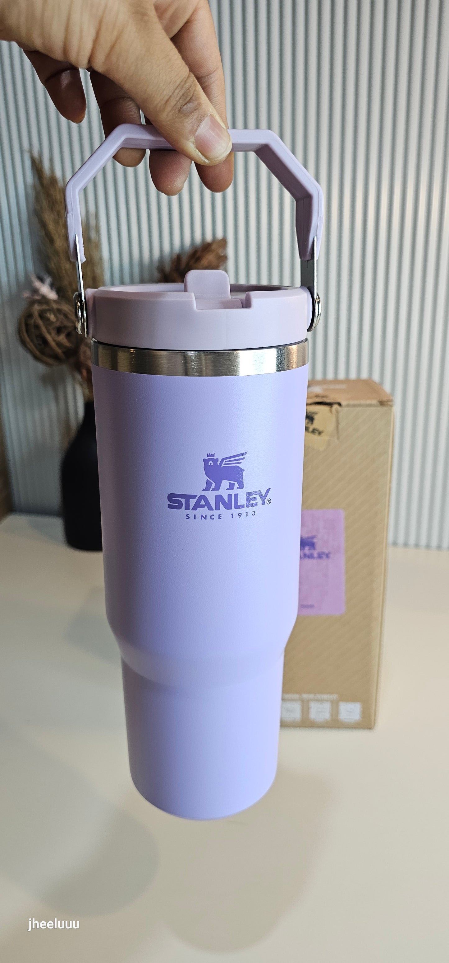 Stanley IceFlow Flip Straw Tumbler 0.88L | Lilac with Handle