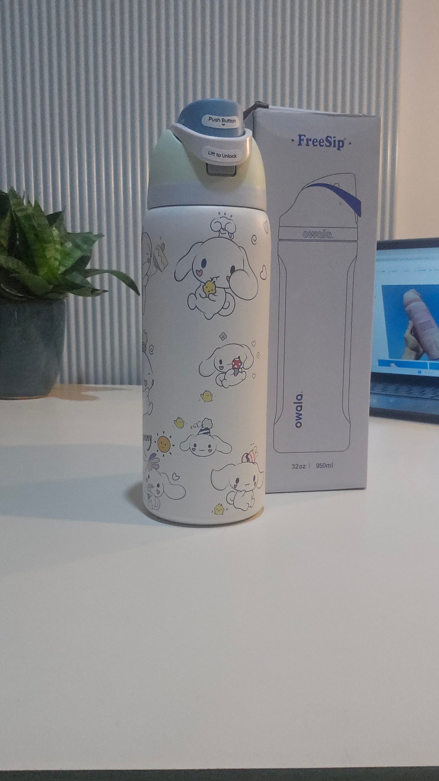 Owala Freesip X Cinnamoroll Limited Edition Bottle. [ 945ml/ 710ml]