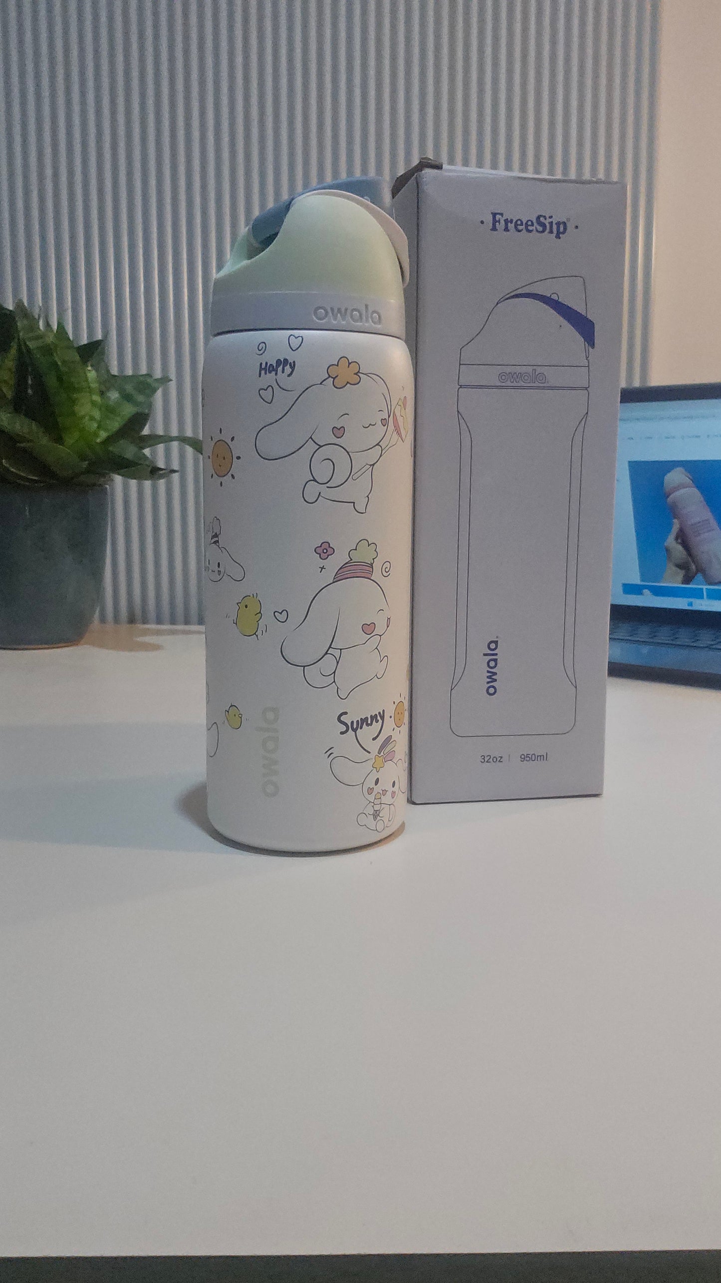 Owala Freesip X Cinnamoroll Limited Edition Bottle. [ 945ml/ 710ml]