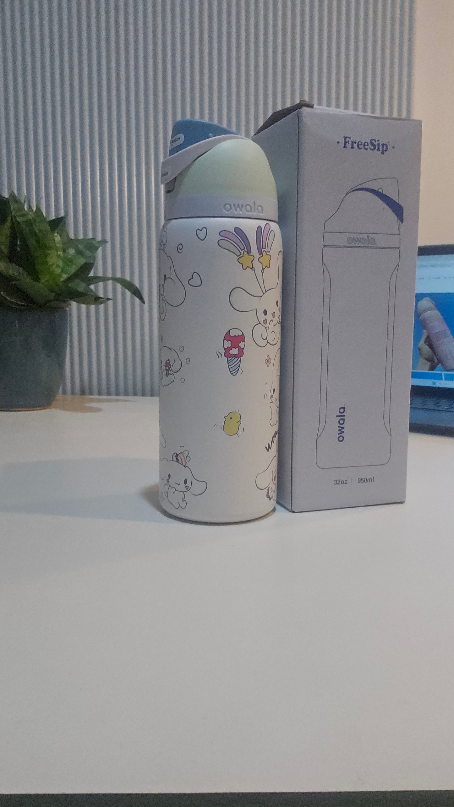 Owala Freesip X Cinnamoroll Limited Edition Bottle. [ 945ml/ 710ml]