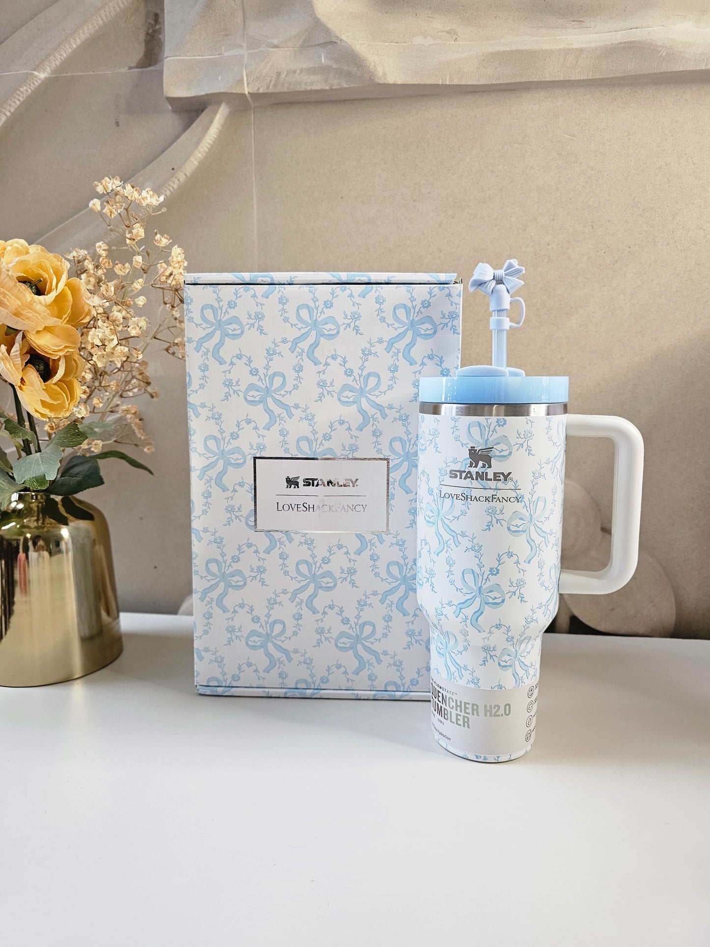 Premium Bow Edition Stanley FlowState Quencher H2.0 Tumbler 40oz (1.18L) | Limited Edition | Luxury Gift